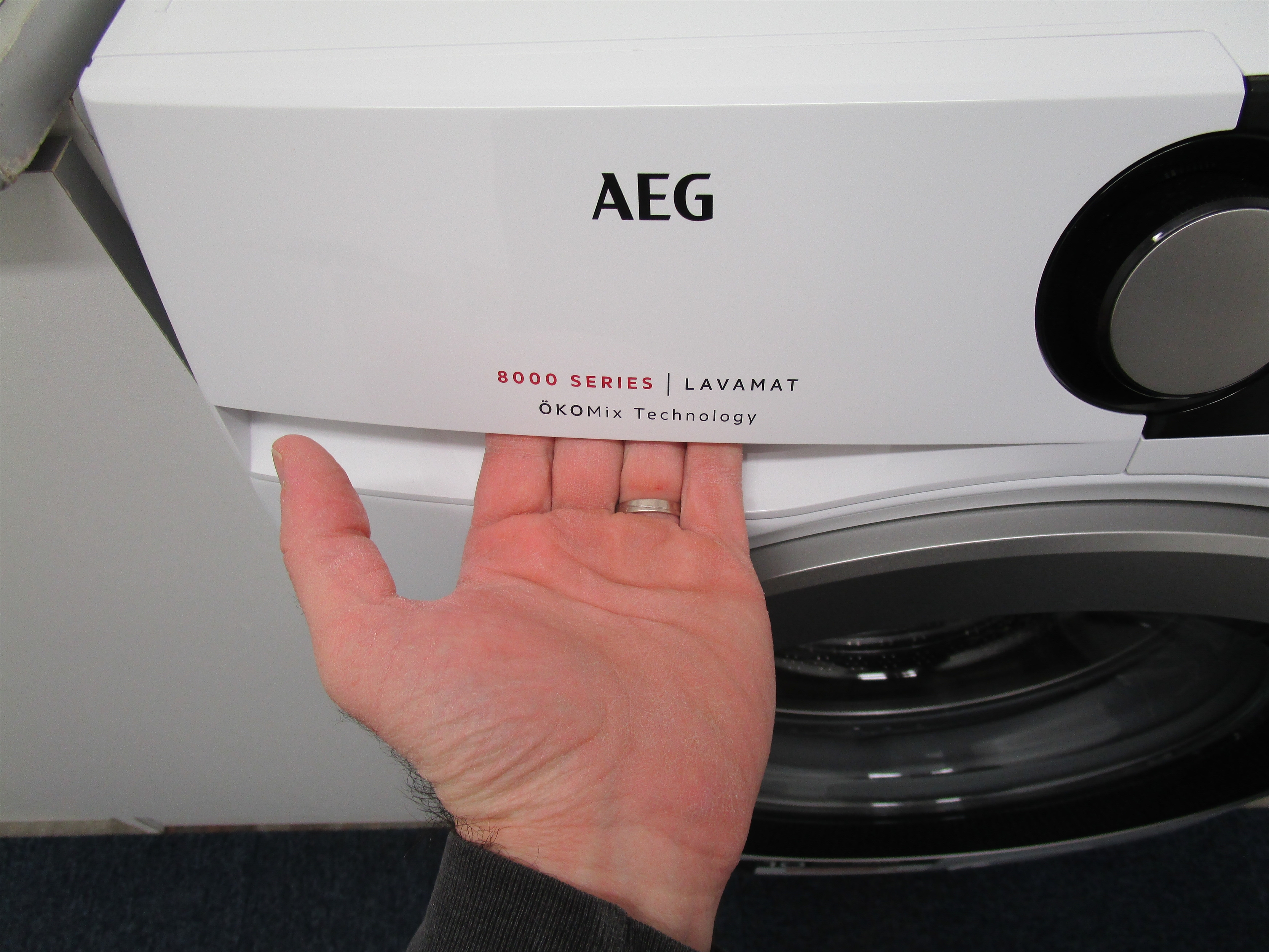 AEG L8FBE842